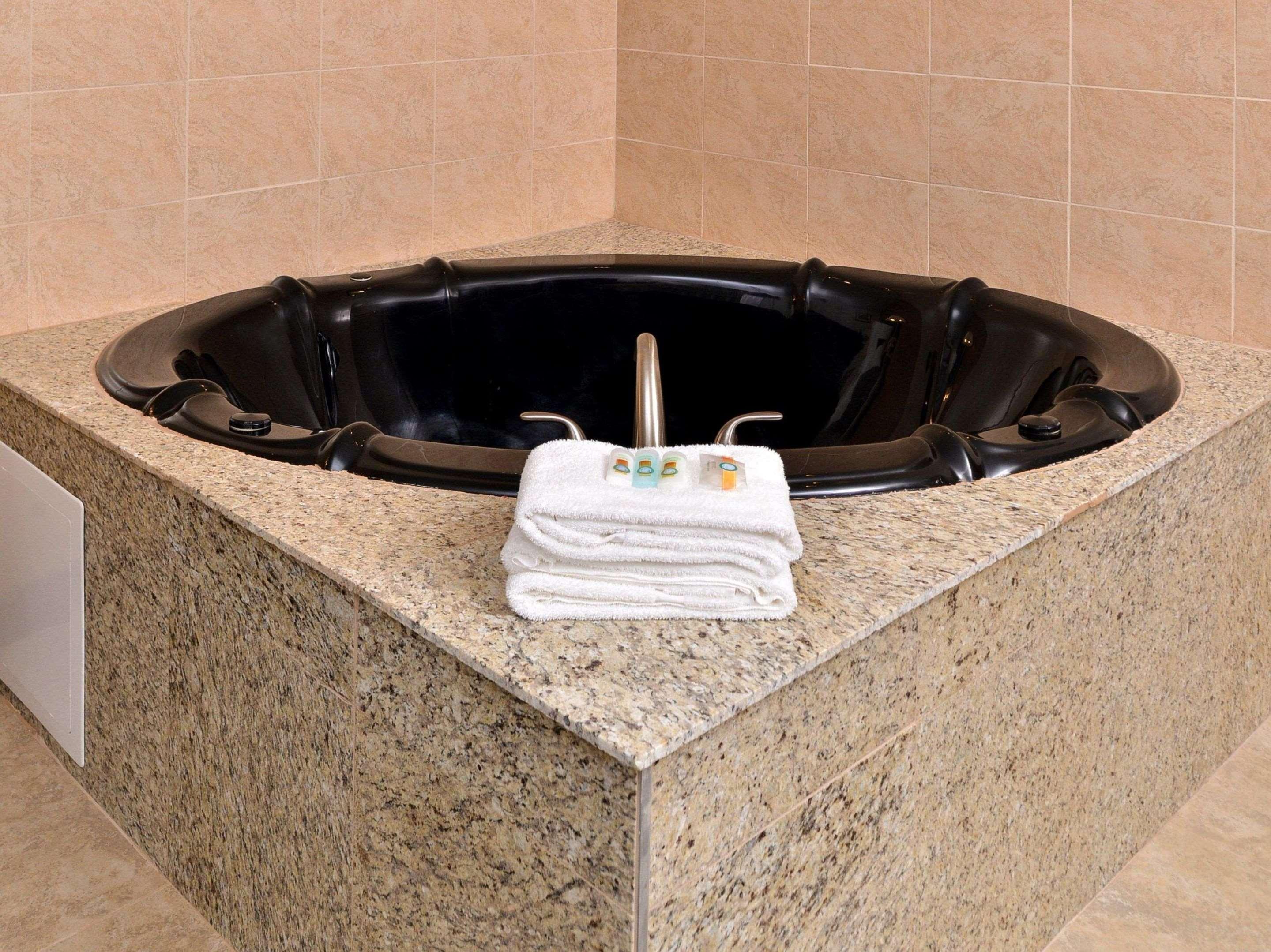 Quality Inn & Suites Matteson Near I-57 Bagian luar foto