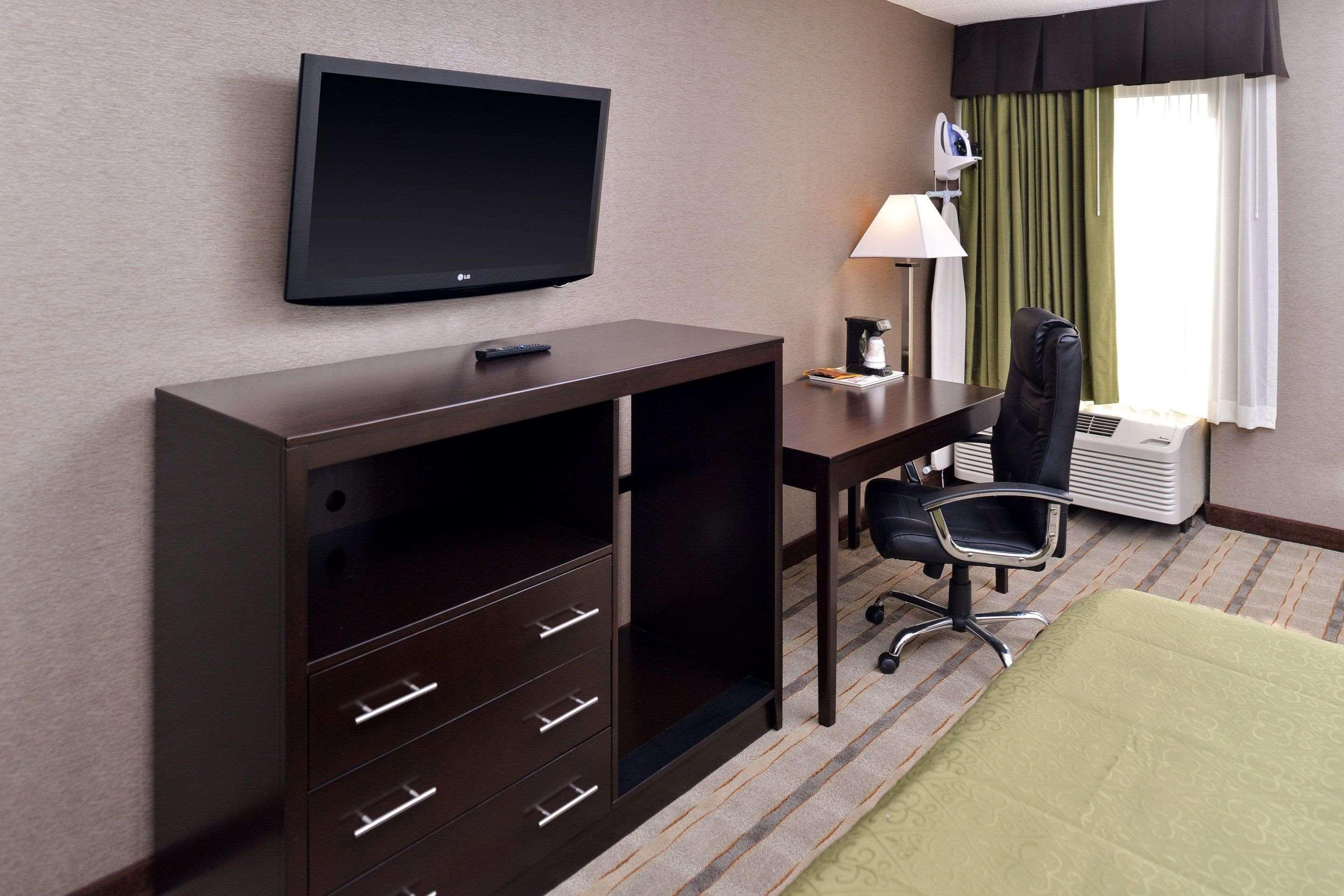 Quality Inn & Suites Matteson Near I-57 Bagian luar foto