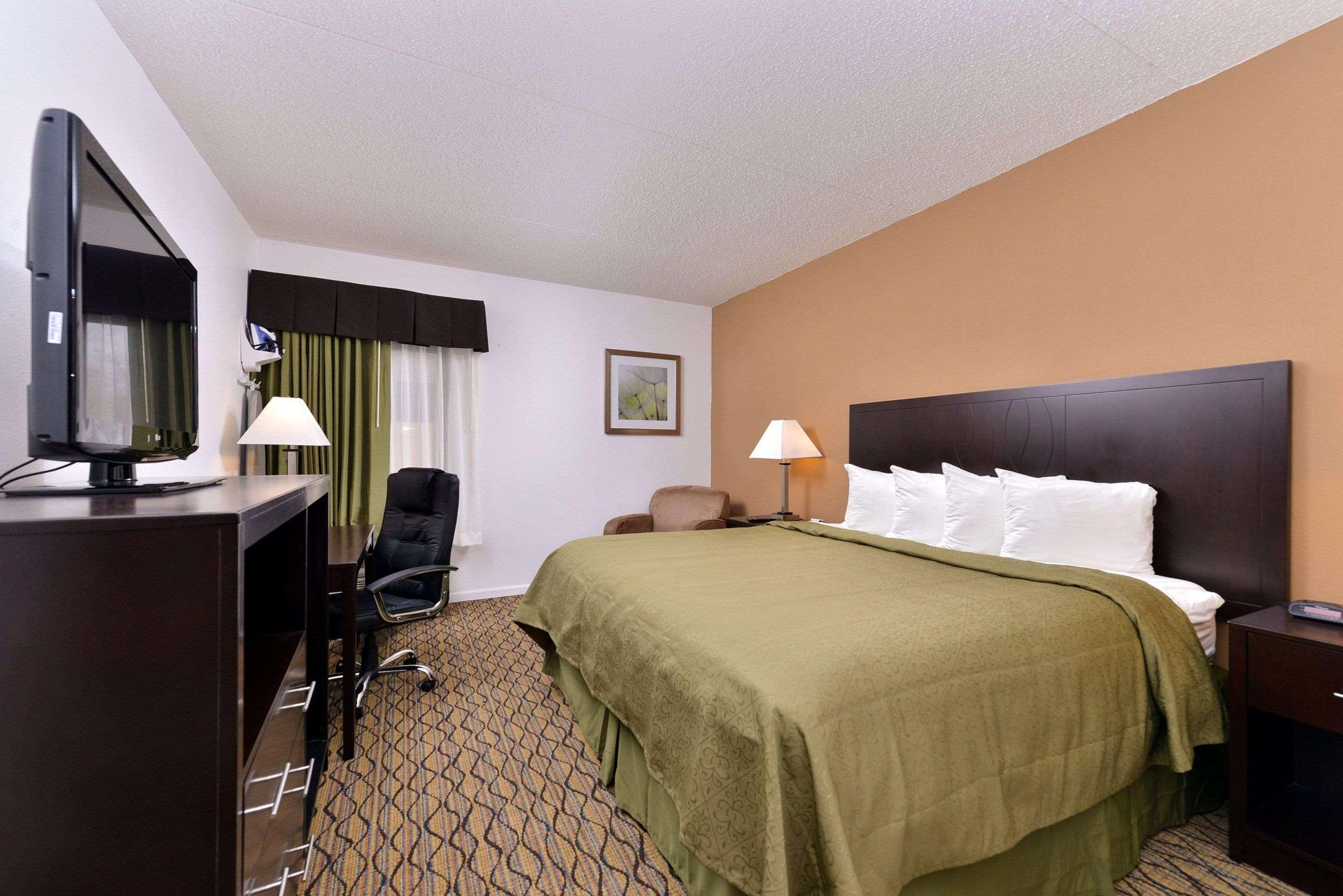 Quality Inn & Suites Matteson Near I-57 Bagian luar foto