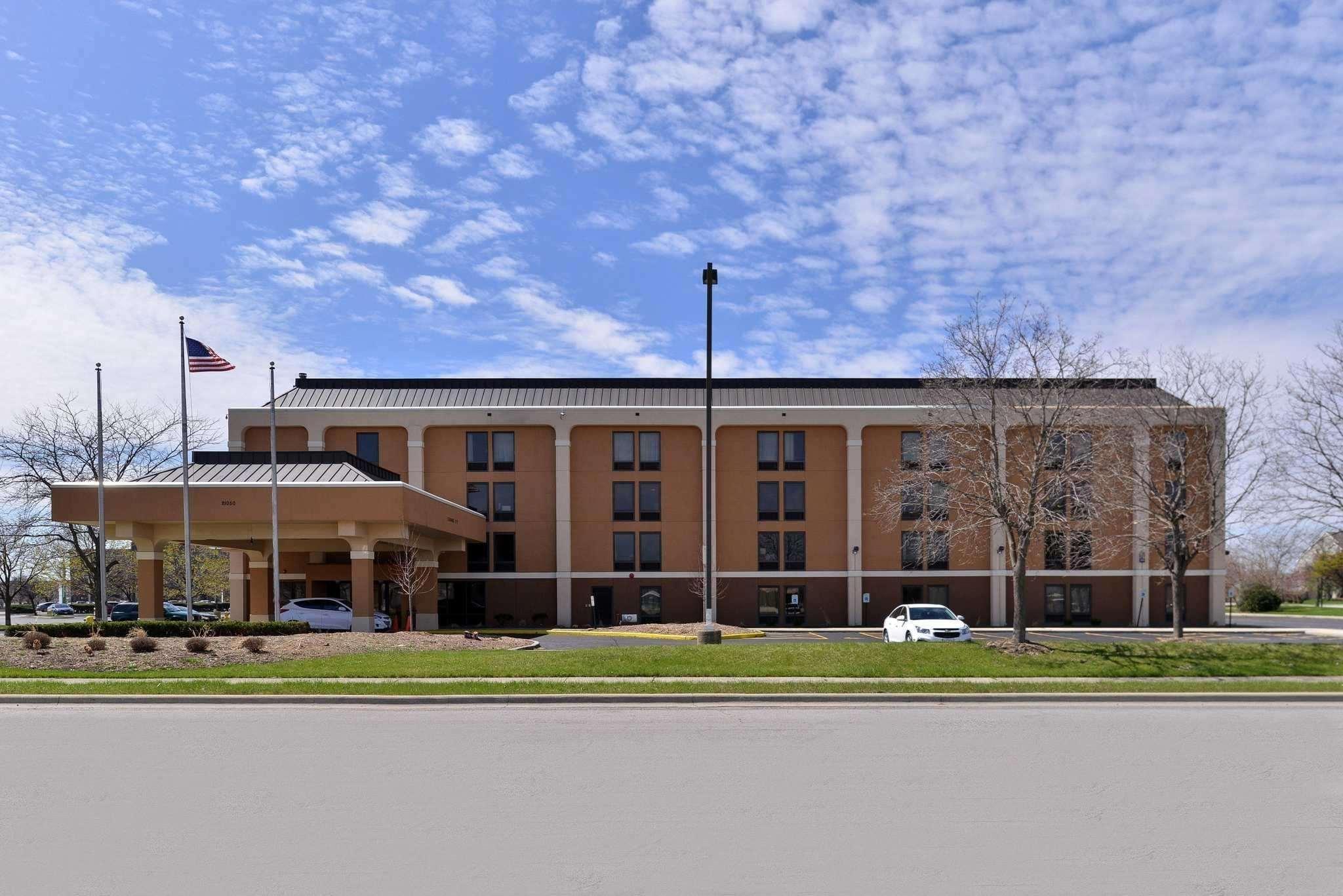 Quality Inn & Suites Matteson Near I-57 Bagian luar foto