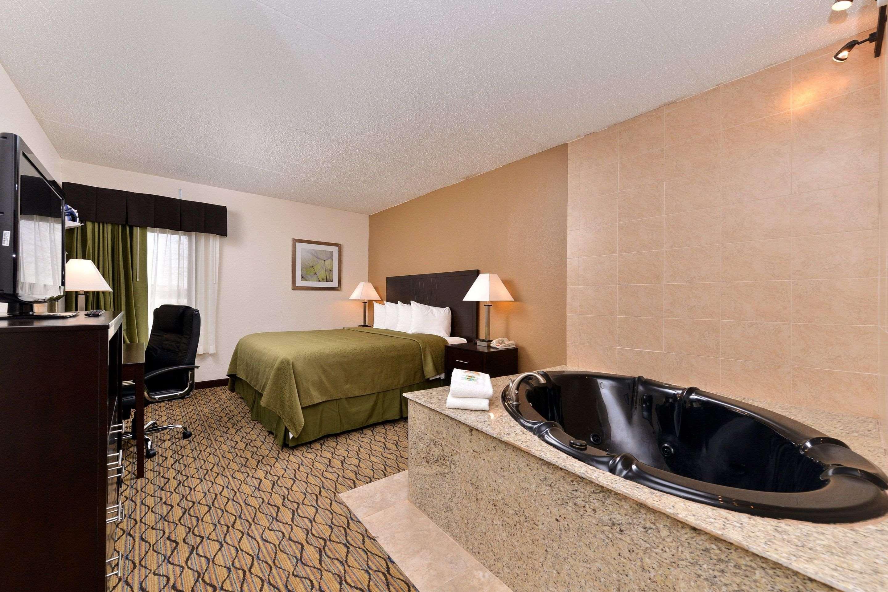 Quality Inn & Suites Matteson Near I-57 Bagian luar foto
