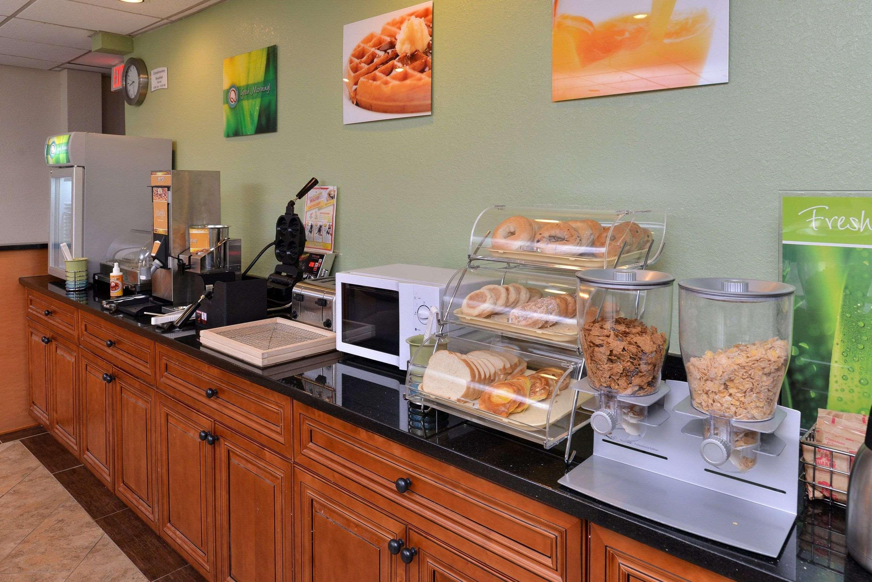 Quality Inn & Suites Matteson Near I-57 Bagian luar foto