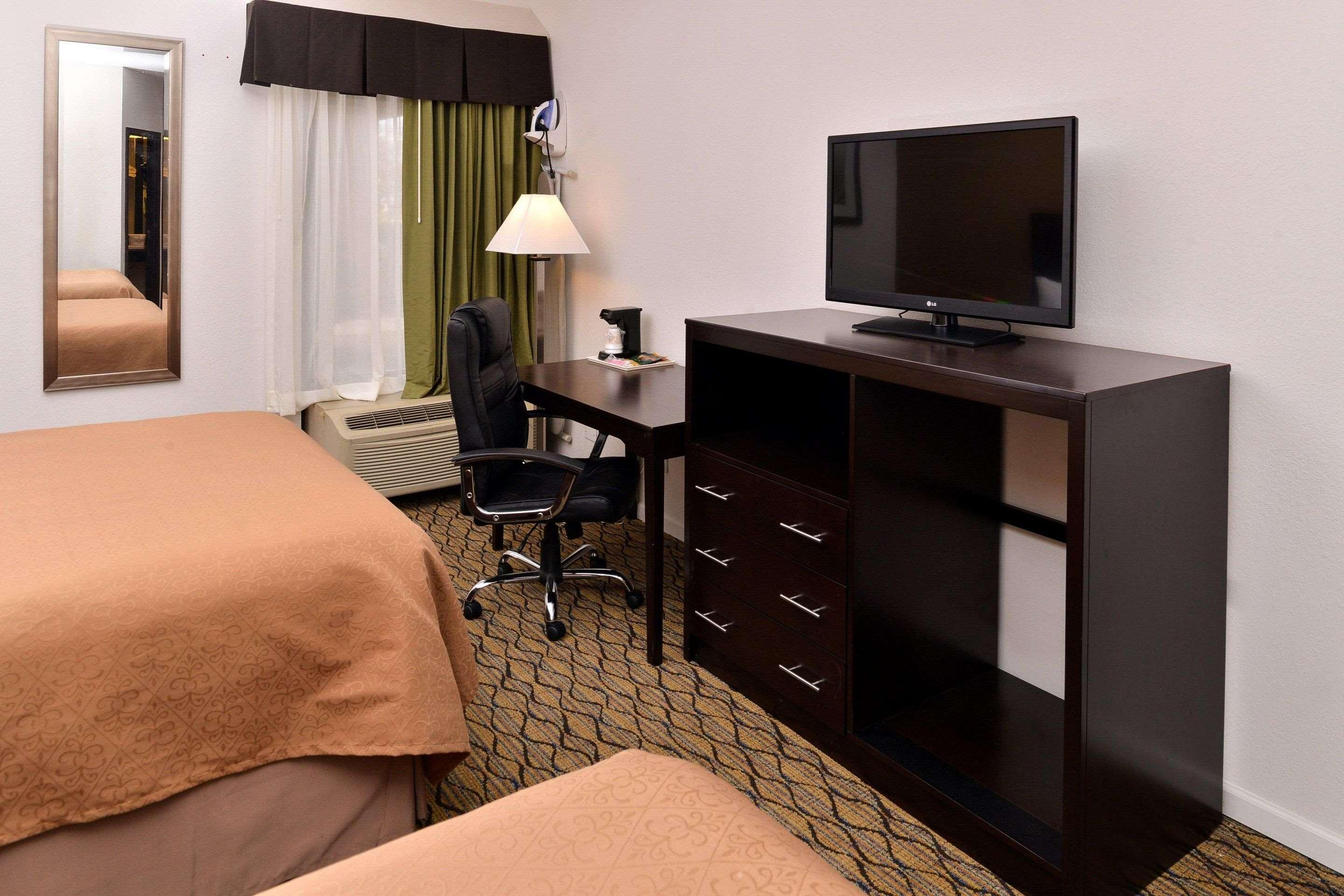 Quality Inn & Suites Matteson Near I-57 Bagian luar foto